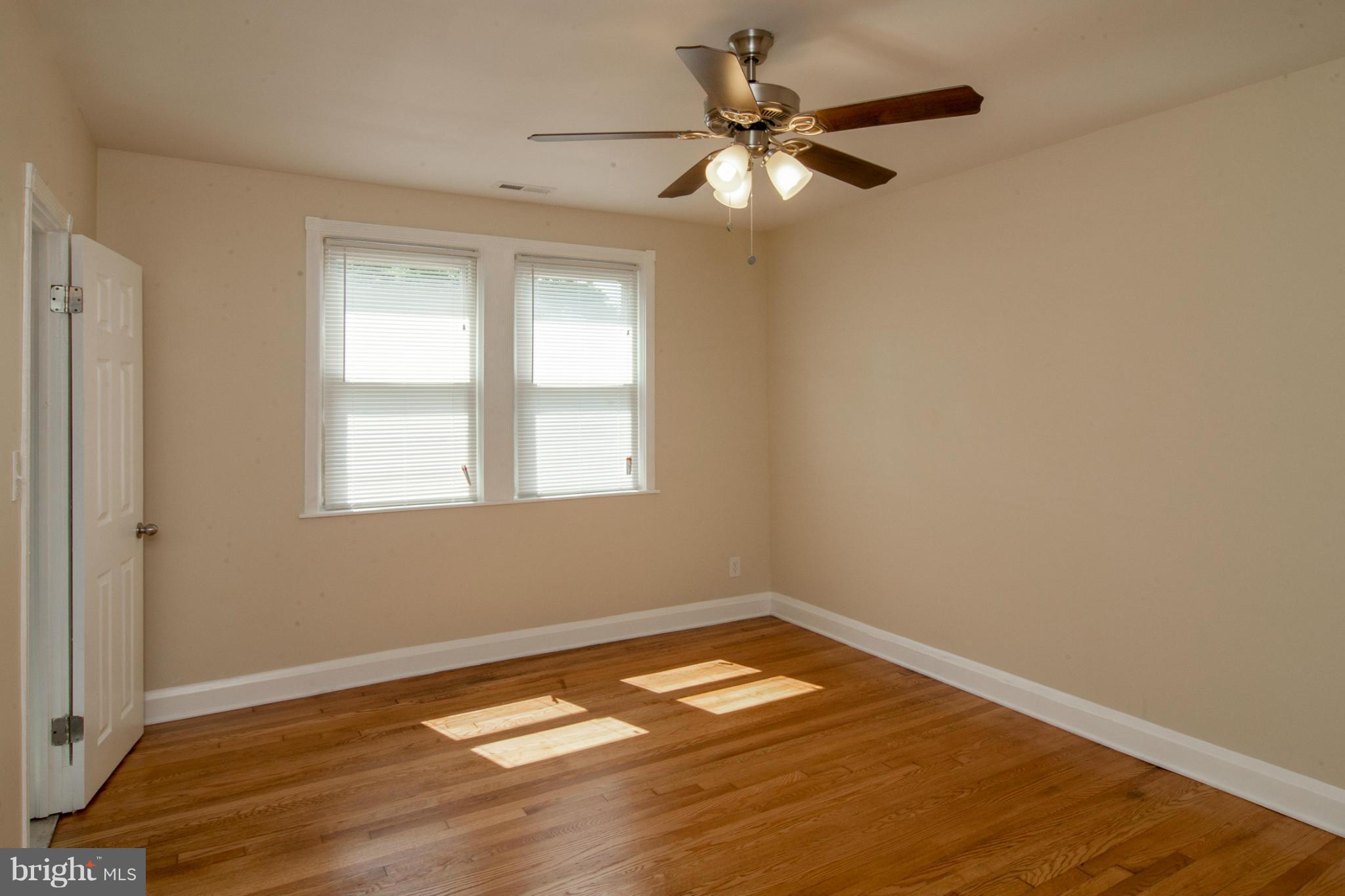 1534 Roundhill Road Baltimore, MD 21218 - Photo 16 of 22 Bath (Master)