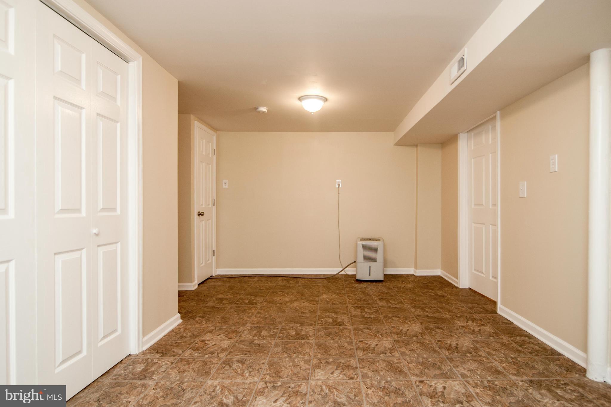 1534 Roundhill Road Baltimore, MD 21218 - Photo 19 of 22 Family Room