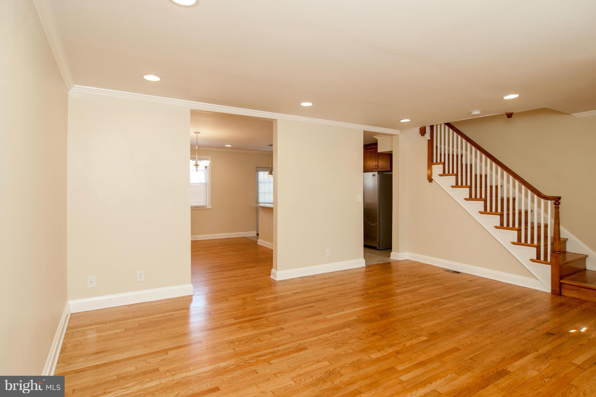 1534 Roundhill Road Baltimore, MD 21218 - Photo 6 of 22 Living Room