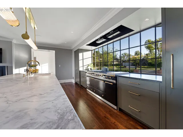 $25,000,000 | 4311 Southwest Greenleaf Drive, Portland, OR 97221