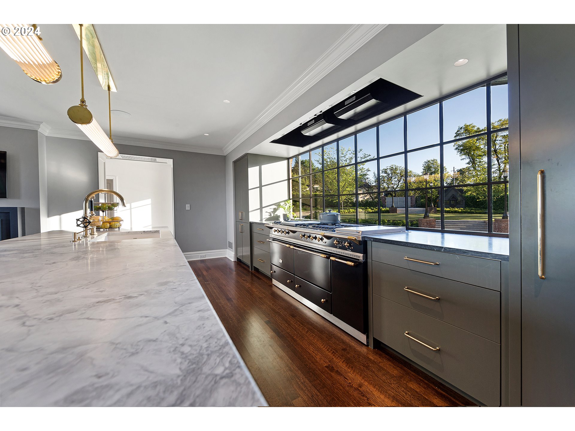 4311 Southwest Greenleaf Drive Portland, OR 97221 - Photo 13 of 41