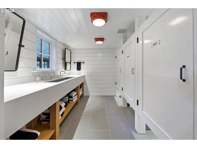 $25,000,000 | 4311 Southwest Greenleaf Drive, Portland, OR 97221