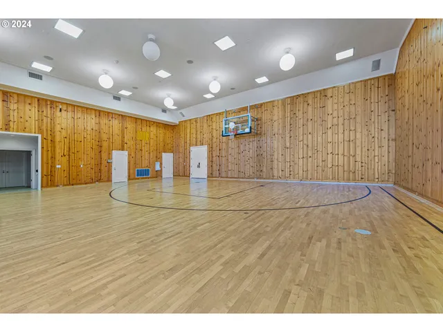 $25,000,000 | 4311 Southwest Greenleaf Drive, Portland, OR 97221