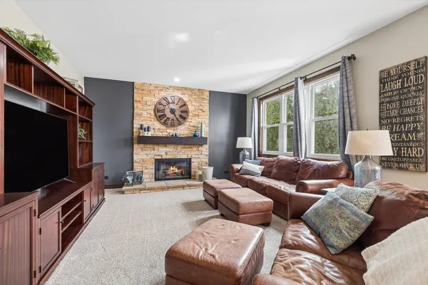 $529,900 | 1 McKenzie Court, Lake In The Hills, IL 60156