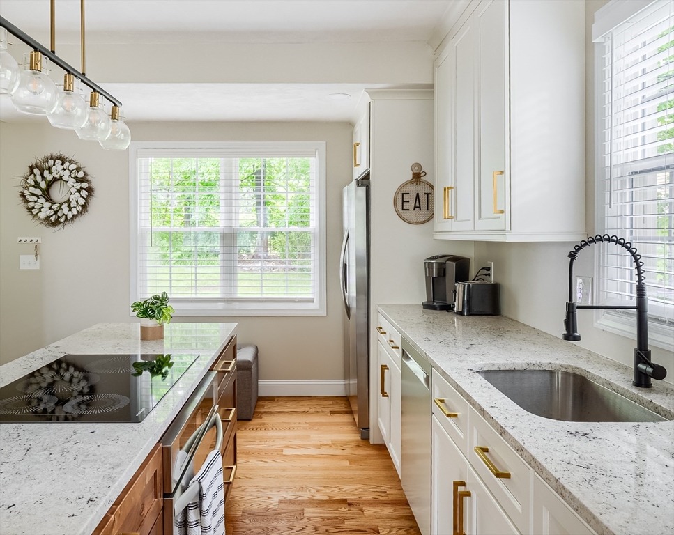 36 Phillips Road Holden, MA 01520 - Photo 3 of 28 Gallery Image 3
