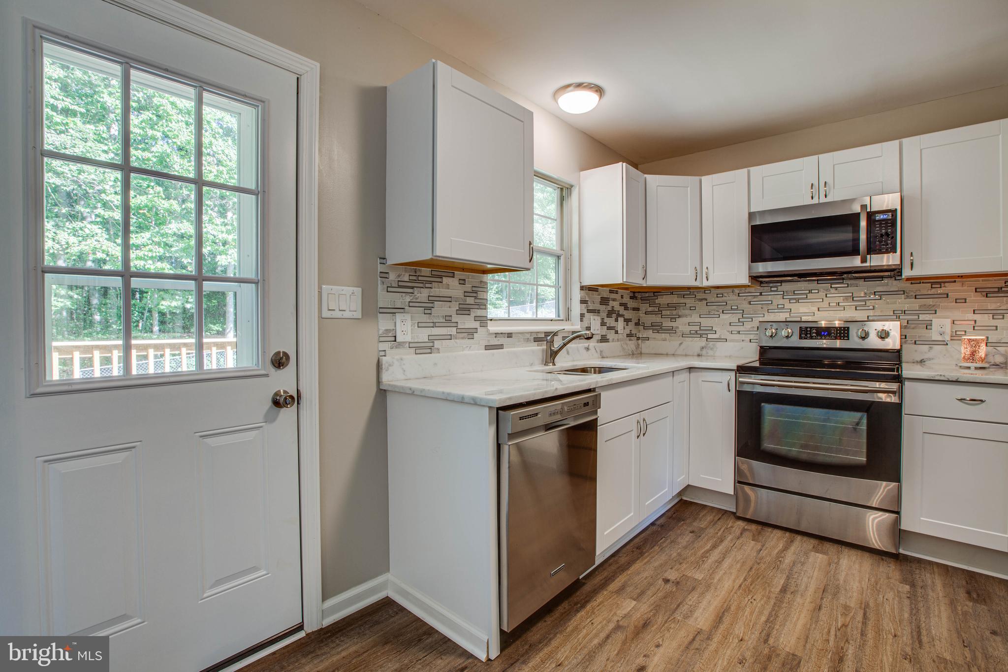 741 Courthouse Road Stafford, VA 22554 - Photo 11 of 29 Access to back deck