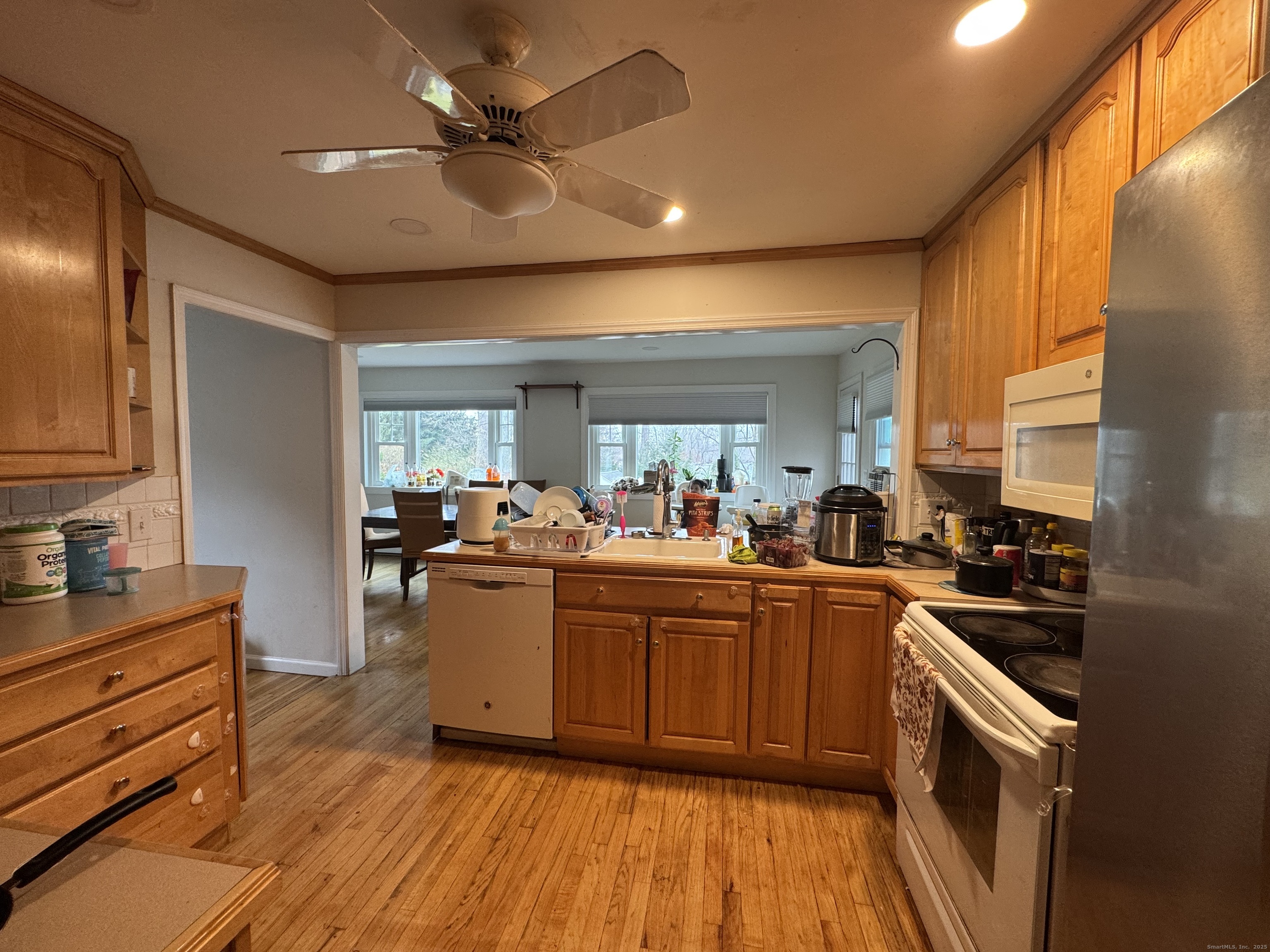20 Oak Ridge Gate Danbury, CT 06810 - Photo 5 of 15 a kitchen with stainless steel appliances granite countertop a sink stove and refrigerator