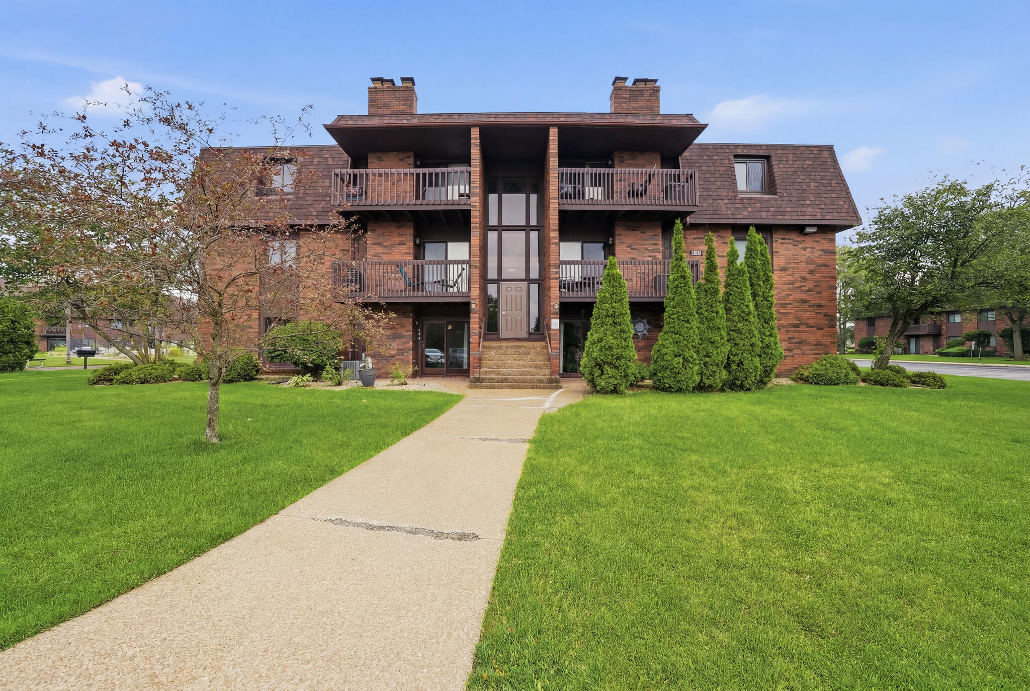 2023 West 45th Street, Unit 104 Highland, IN 46322 - Photo 3 of 22 2048x1374
