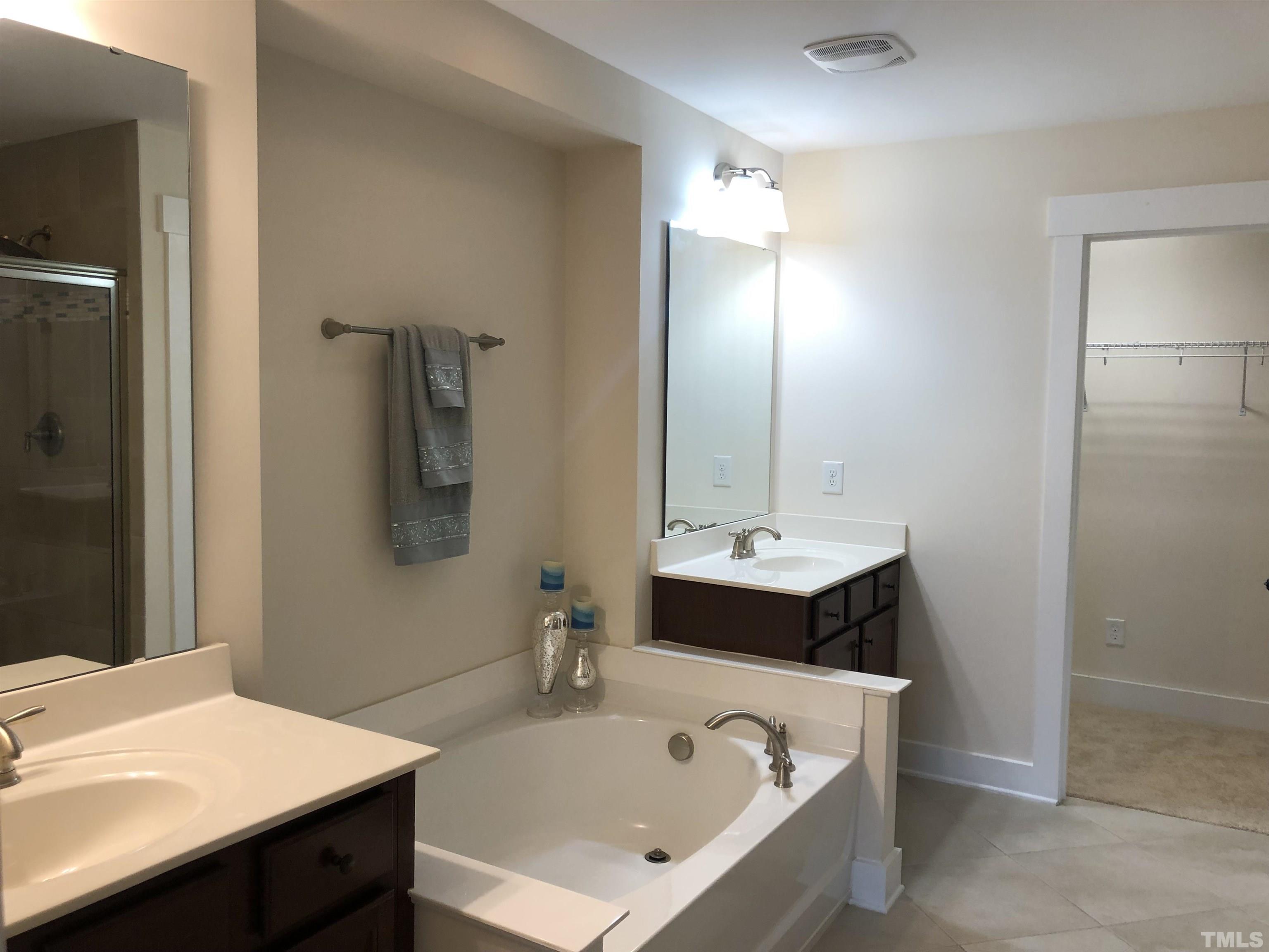 9203 Torre Del Oro Place Raleigh, NC 27617 - Photo 16 of 27 Gallery Image 16
