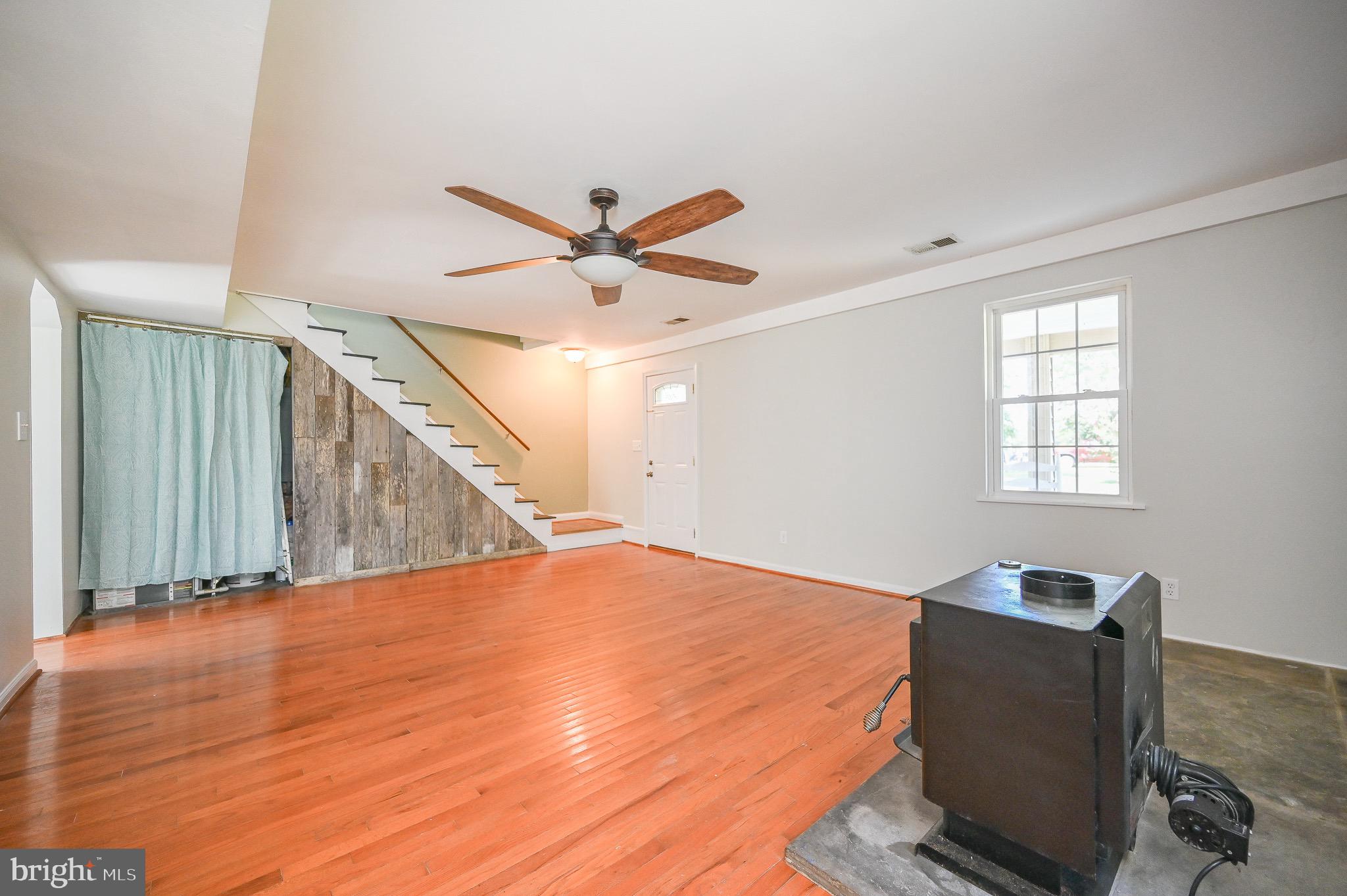 357 Cropp Road Fredericksburg, VA 22406 - Photo 12 of 32 Living Room with Fan