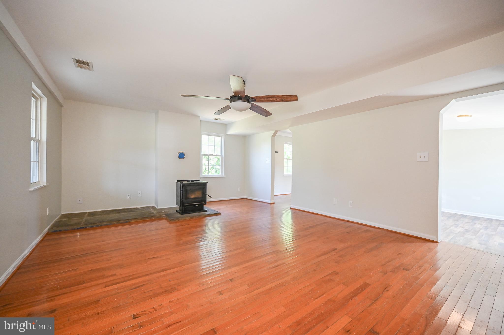 357 Cropp Road Fredericksburg, VA 22406 - Photo 10 of 32 Large Living Room