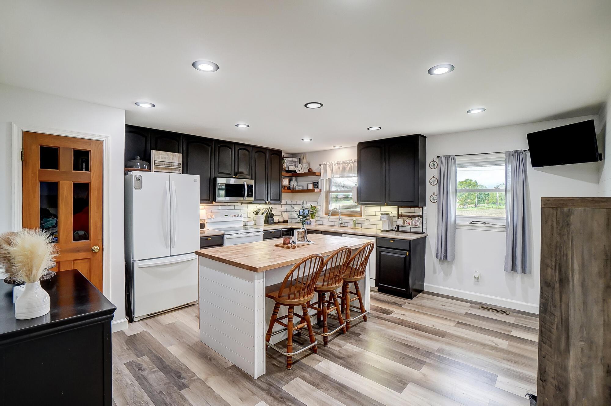 8782 Currier Road Plain City, OH 43064 - Photo 2 of 28 Kitchen