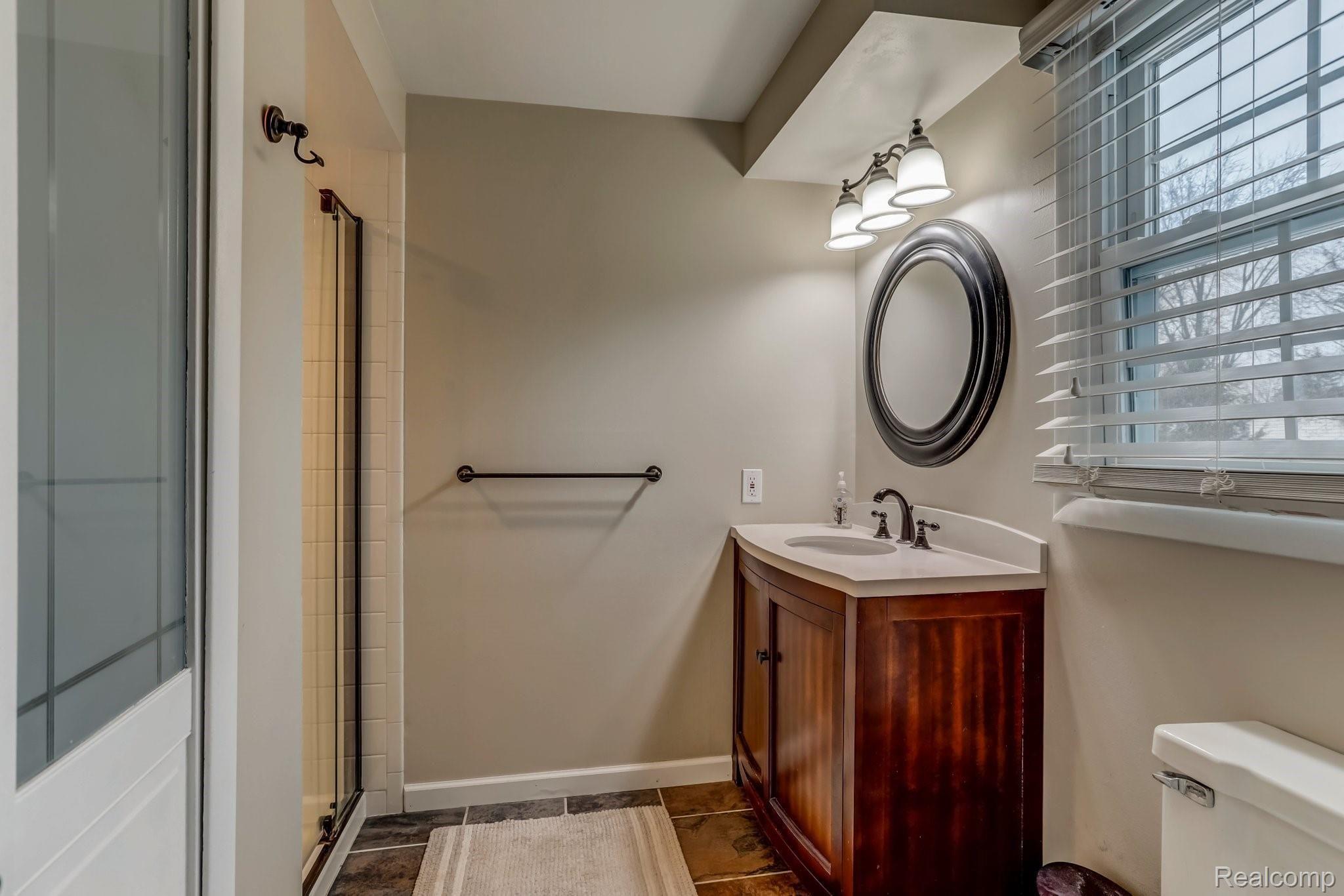 15530 Riverside Drive Livonia, MI 48154 - Photo 19 of 26 15530 Riverside Drive, Livonia, MI-21.jpg-SMALL