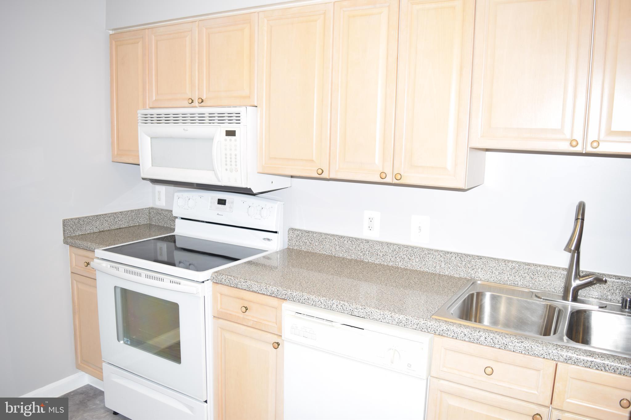 19375 Cypress Ridge Terrace, Unit 502 Leesburg, VA 20176 - Photo 15 of 43 Nicely designed kitchen