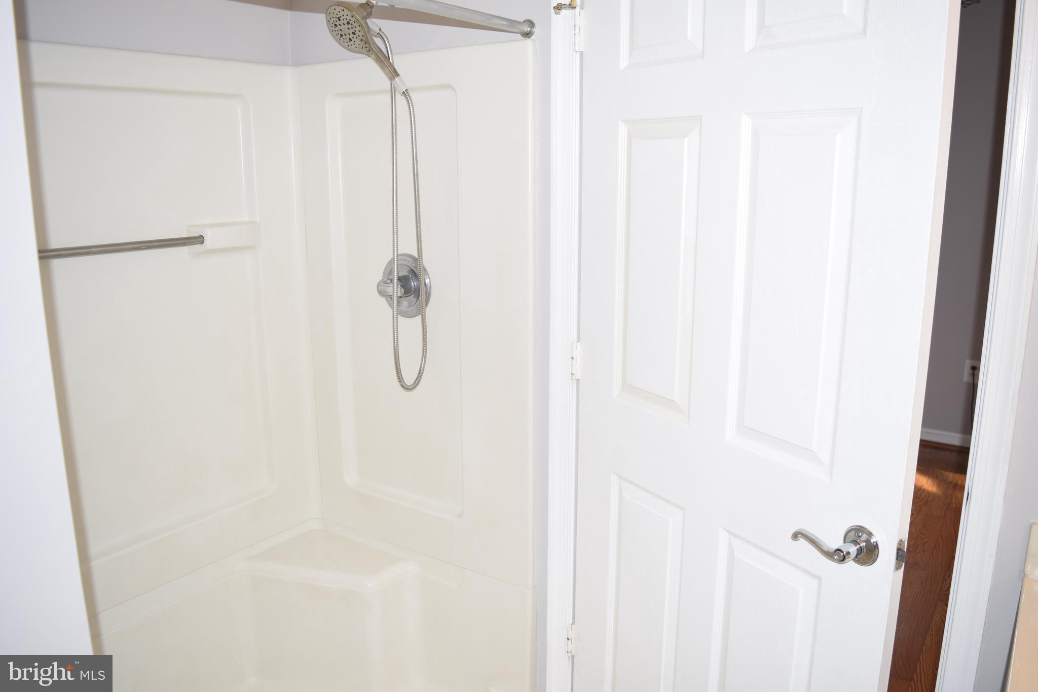 19375 Cypress Ridge Terrace, Unit 502 Leesburg, VA 20176 - Photo 21 of 43 Bedroom suite bath