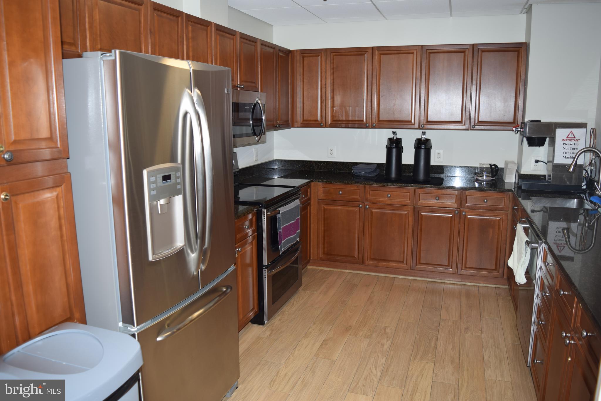 19375 Cypress Ridge Terrace, Unit 502 Leesburg, VA 20176 - Photo 31 of 43 Common area kitchen