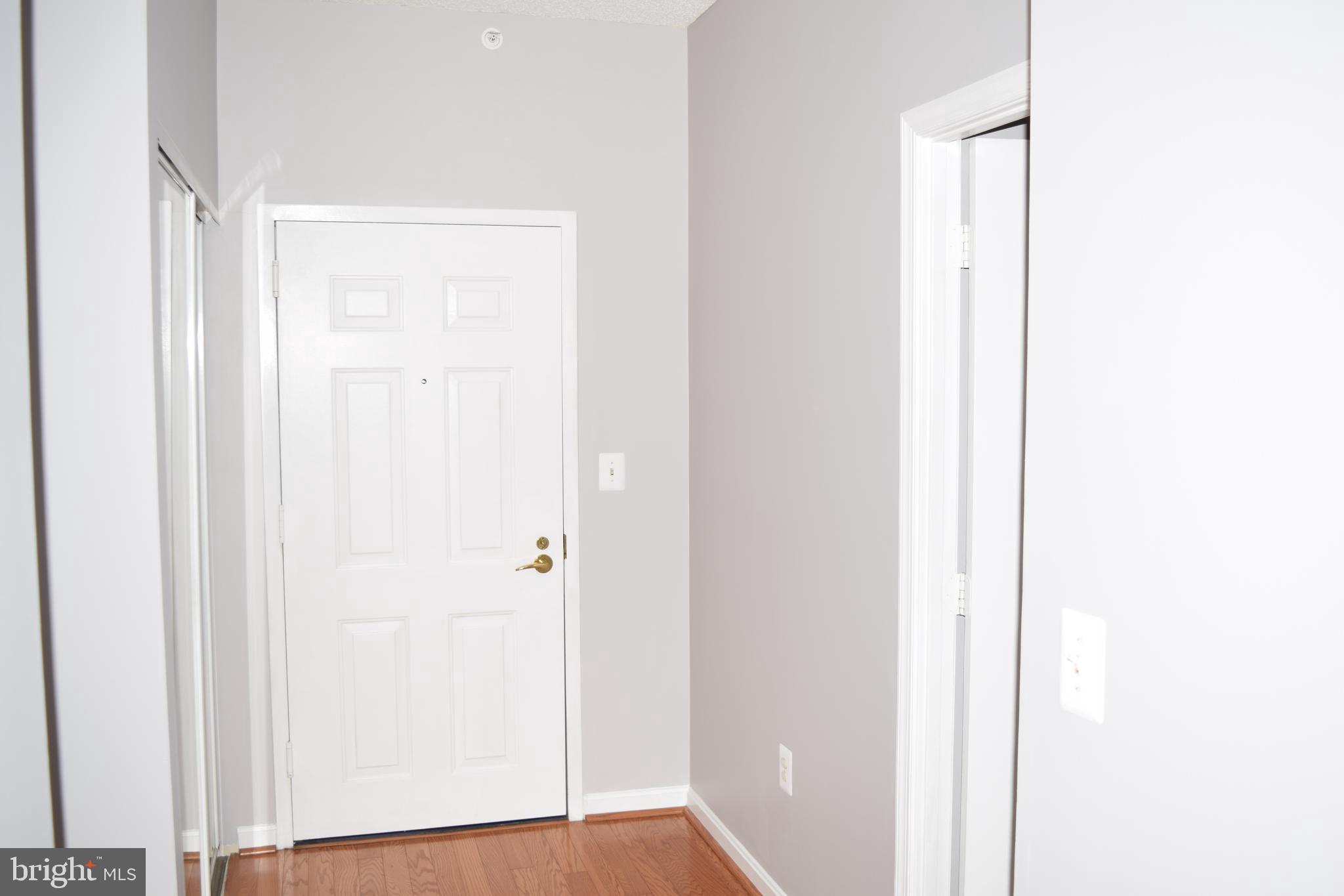 19375 Cypress Ridge Terrace, Unit 502 Leesburg, VA 20176 - Photo 4 of 43 Spacious foyer