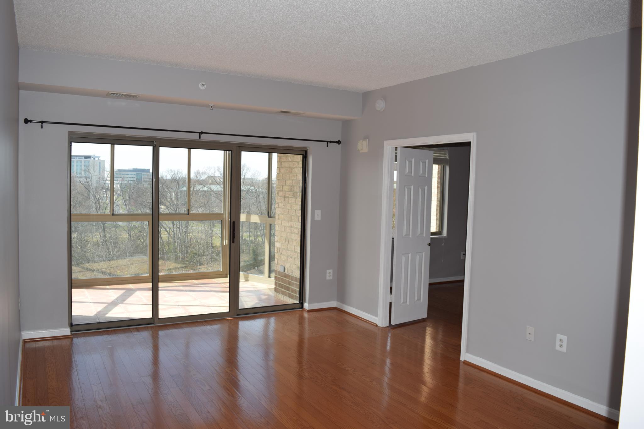 19375 Cypress Ridge Terrace, Unit 502 Leesburg, VA 20176 - Photo 5 of 43 Huge living room