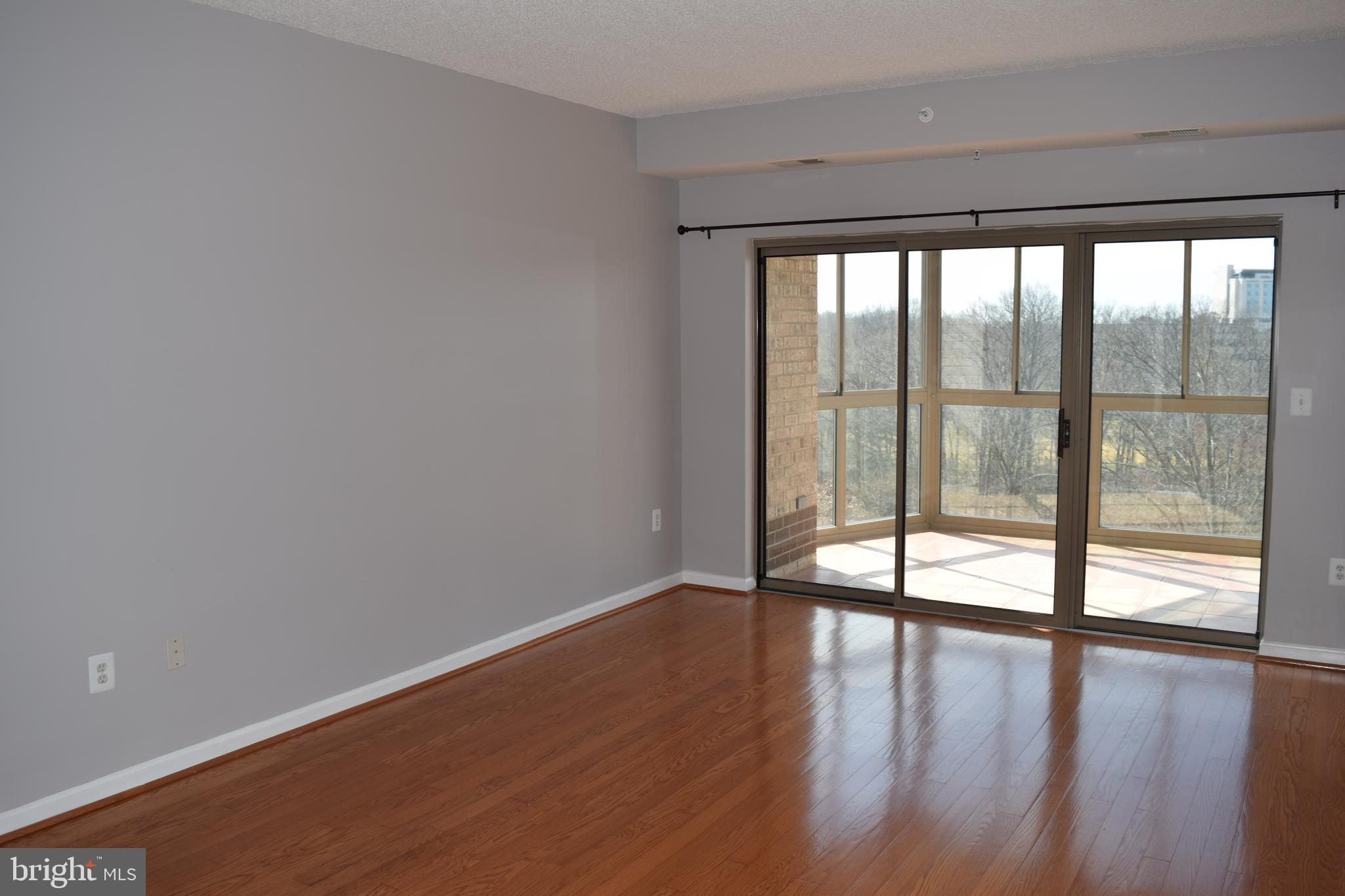 19375 Cypress Ridge Terrace, Unit 502 Leesburg, VA 20176 - Photo 6 of 43 Faces SSW for light & a bright room
