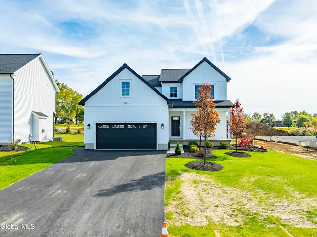 $794,900 | 6 Royal Court, Colonie, NY 12047