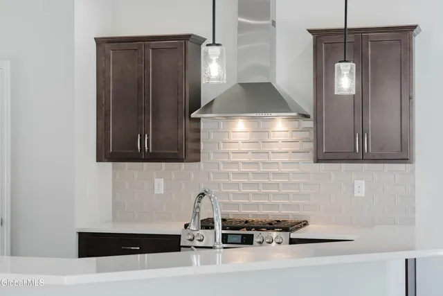 $794,900 | 6 Royal Court, Colonie, NY 12047