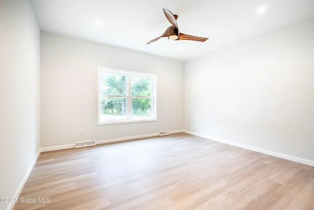 $794,900 | 6 Royal Court, Colonie, NY 12047