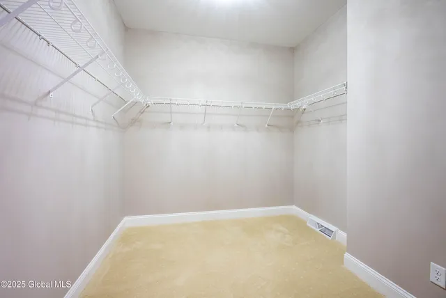 $794,900 | 6 Royal Court, Colonie, NY 12047