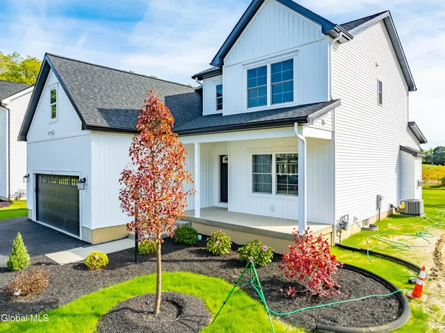 $794,900 | 6 Royal Court, Colonie, NY 12047