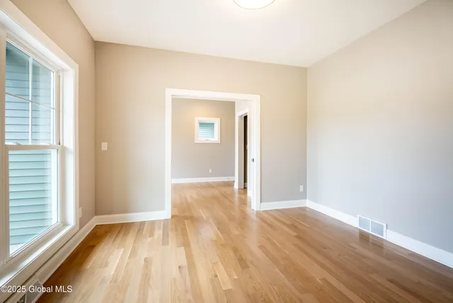 $794,900 | 6 Royal Court, Colonie, NY 12047