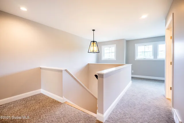 $794,900 | 6 Royal Court, Colonie, NY 12047