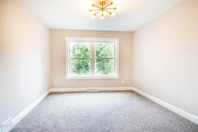 $794,900 | 6 Royal Court, Colonie, NY 12047