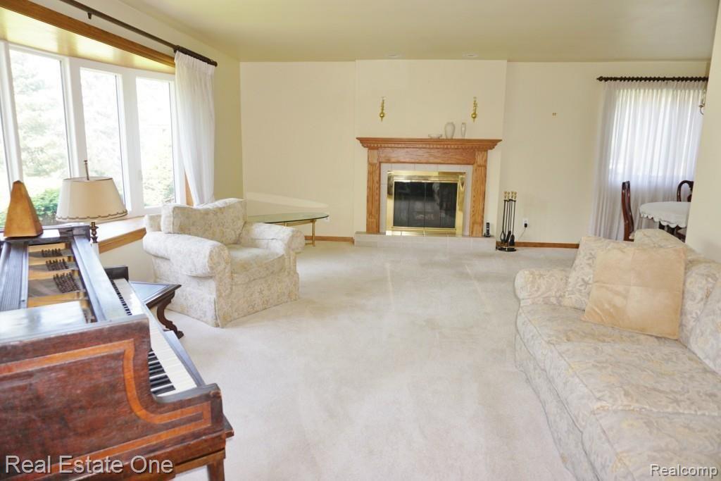 1547 Walton Boulevard Rochester Hills, MI 48309 - Photo 4 of 13