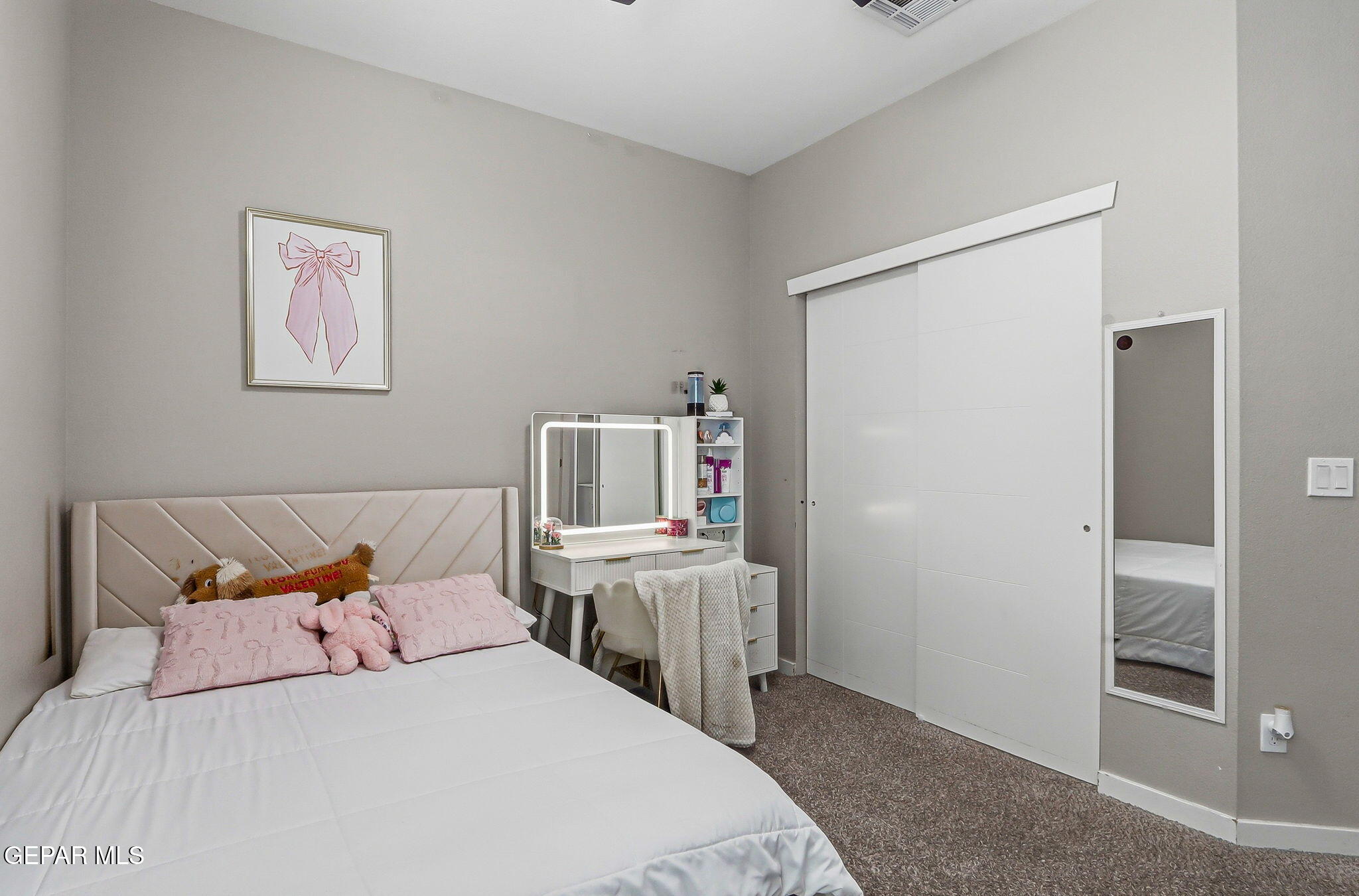 123 Via Rojas Drive Horizon City, TX 79928 - Photo 32 of 47 a bedroom with a bed and furniture