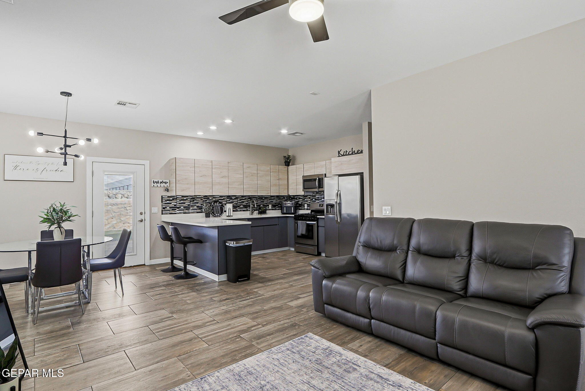 123 Via Rojas Drive Horizon City, TX 79928 - Photo 8 of 47 a living room with furniture and kitchen view