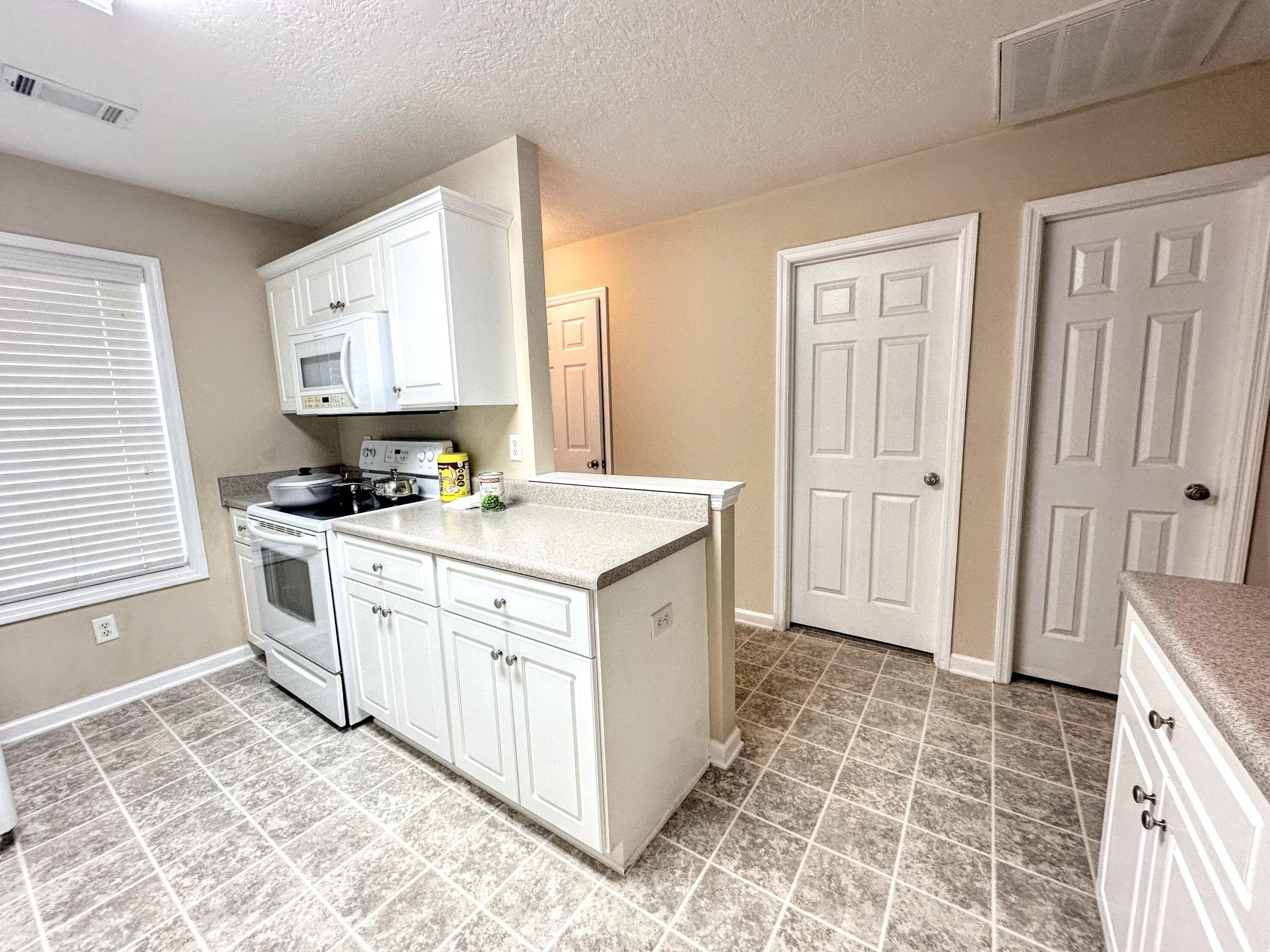5249 Aruba Circle Augusta, GA 30909 - Photo 10 of 24 range and microwave