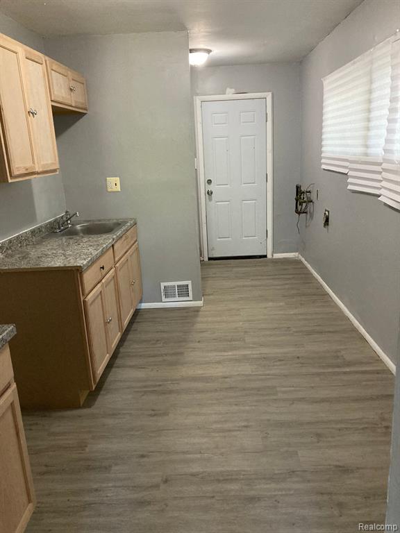 14016 Lamphere Detroit, MI 48223 - Photo 3 of 9