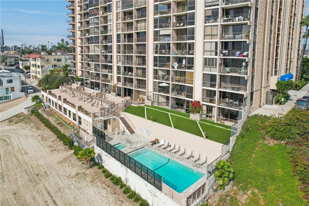 1750 East Ocean Boulevard, Unit 102 Long Beach, CA 90802 - Photo 16 of 22 a view of an outdoor sitting space