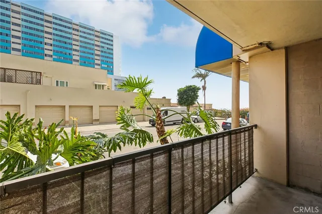 $574,999 | 1750 East Ocean Boulevard, Unit 102, Long Beach, CA 90802