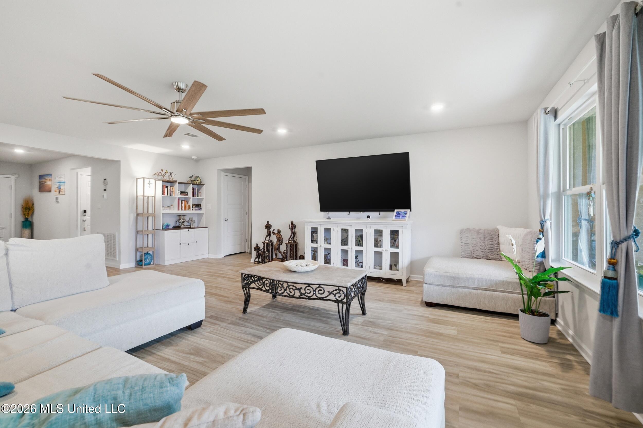 8257 Curry Road Biloxi, MS 39532 - Photo 13 of 49 R6__0936