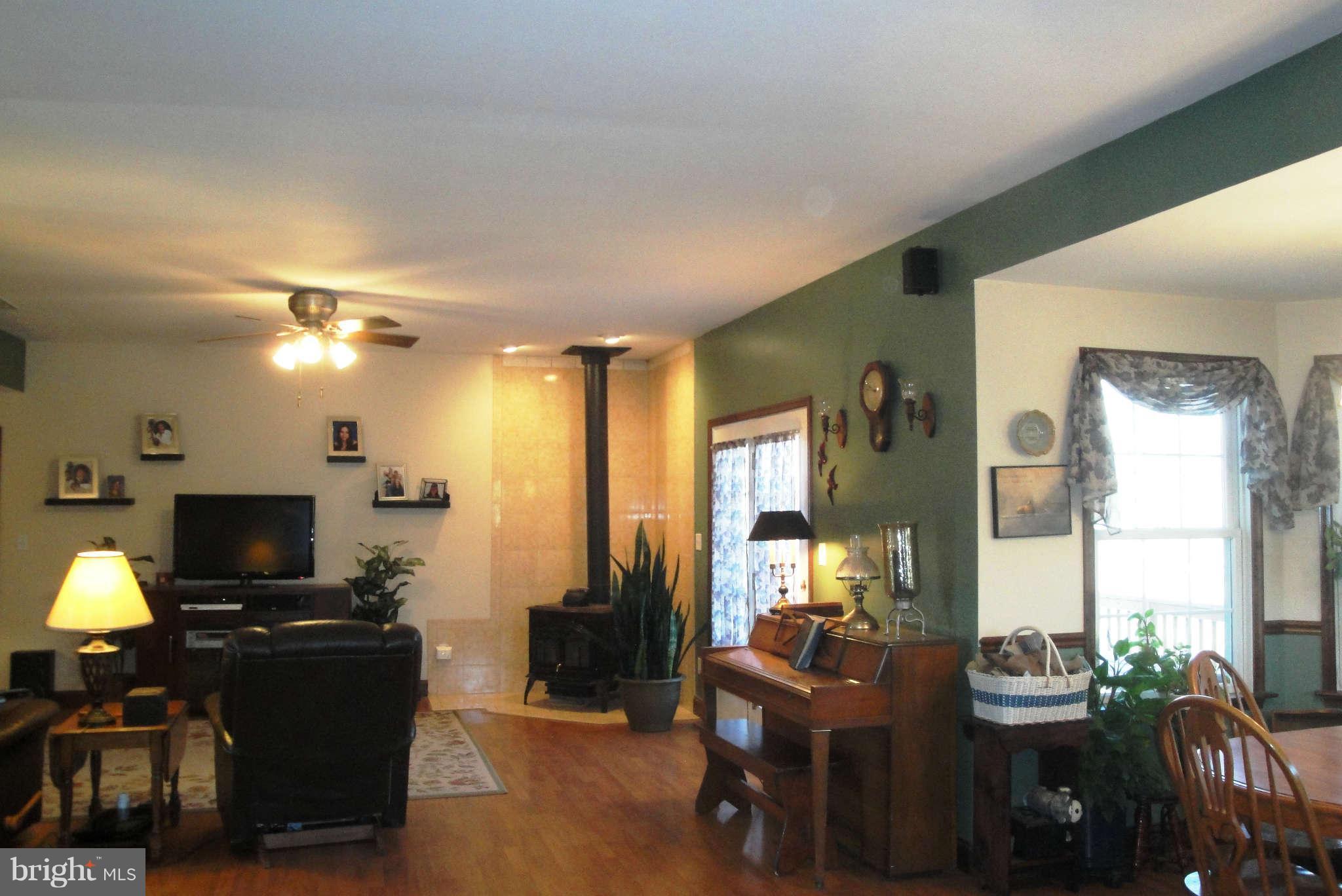 832 East Wheel Road Bel Air, MD 21015 - Photo 11 of 30 Living Room