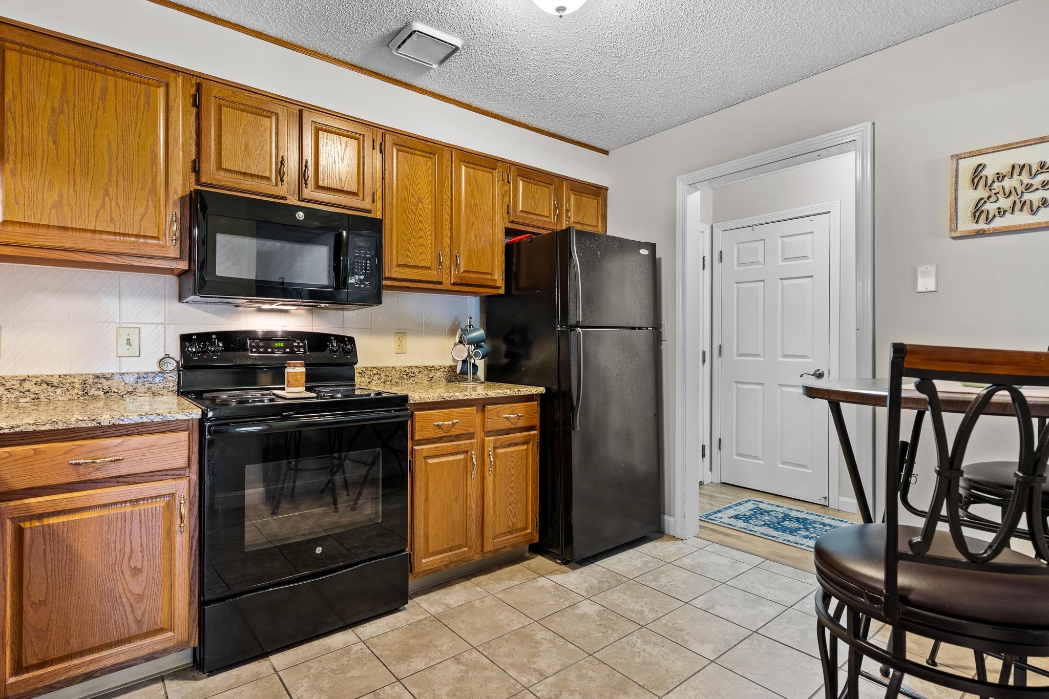 490 River Road, Unit 13 Manchester, NH 03104 - Photo 6 of 27