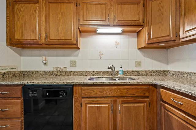 $228,000 | 490 River Road, Unit 13, Manchester, NH 03104