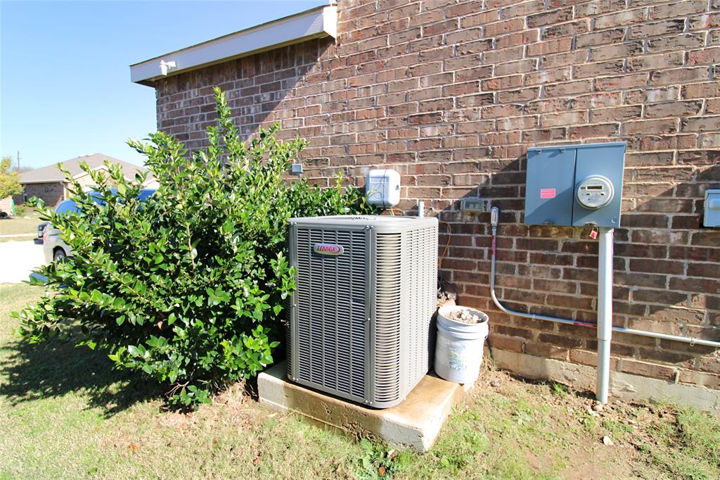 949 Shire Avenue Haslet, TX 76052 - Photo 18 of 22 Exterior view of brick siding