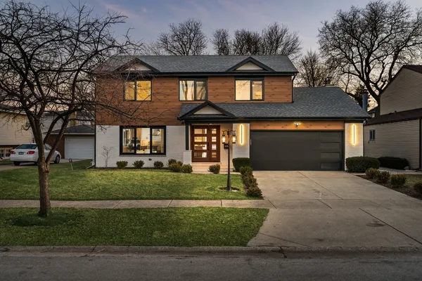$925,000 | 805 South Tures Lane, Des Plaines, IL 60018
