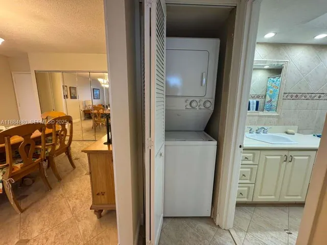 a en suite bathroom with a toilet sink and mirror
