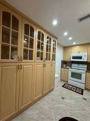 a view of a livingroom with an empty space