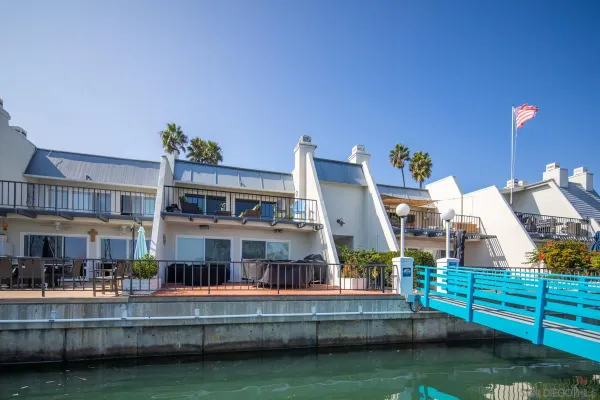 a view of building with yard