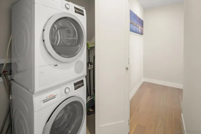 a view of entryway with washer and dryer
