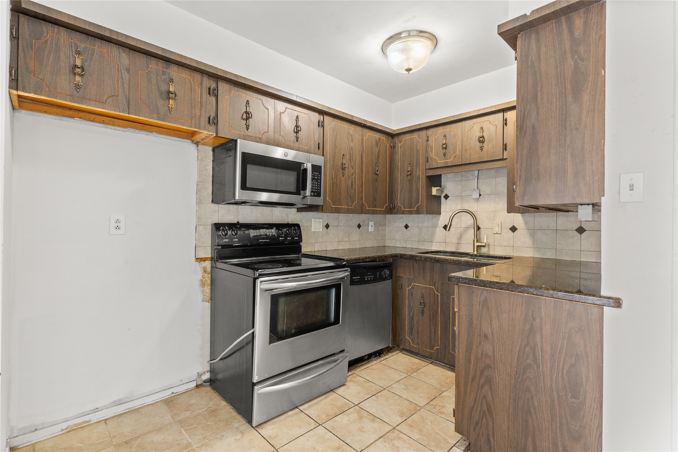 8238 Fondren Road, Unit 8238 Houston, TX 77074 - Photo 10 of 28 Kitchen