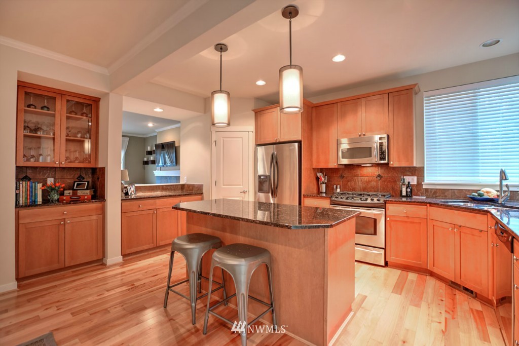 579 Alpine Ridge Place Northwest Issaquah, WA 98027 - Photo 2 of 14